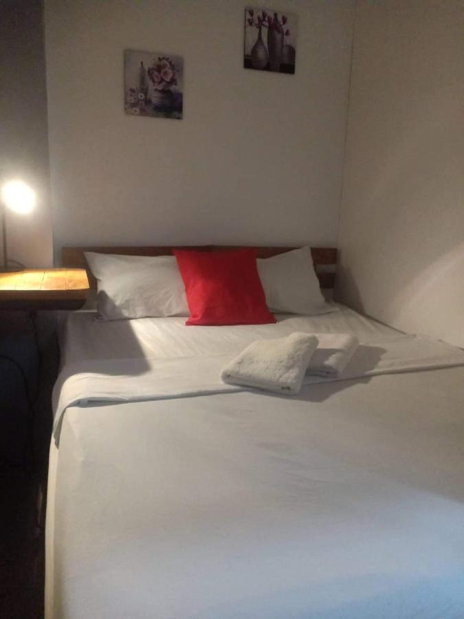 Lojed Sean Bed And Space Pasay Eksteriør billede
